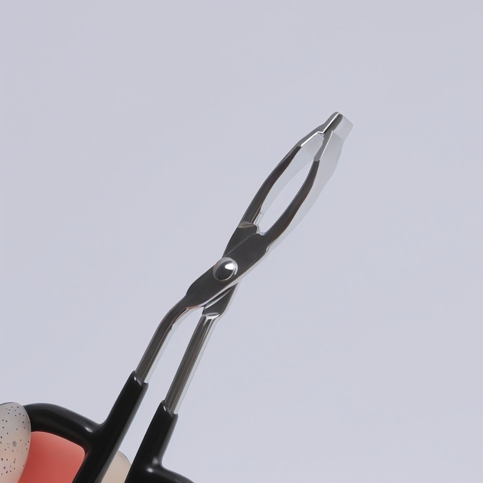 Пинцет в форме ножниц, прорезиненные ручки, 8 см, на блистере, цвет чёрный/серебристый Пинцет в форме ножниц, прорезиненные ручки, 8 см, на блистере, цвет чёрный/серебристый