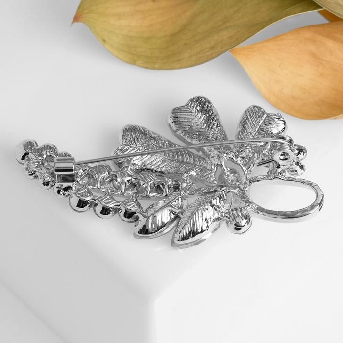 Брошь «Цветочная сирень», цвет белый в серебре Брошь «Цветочная сирень», цвет белый в серебре