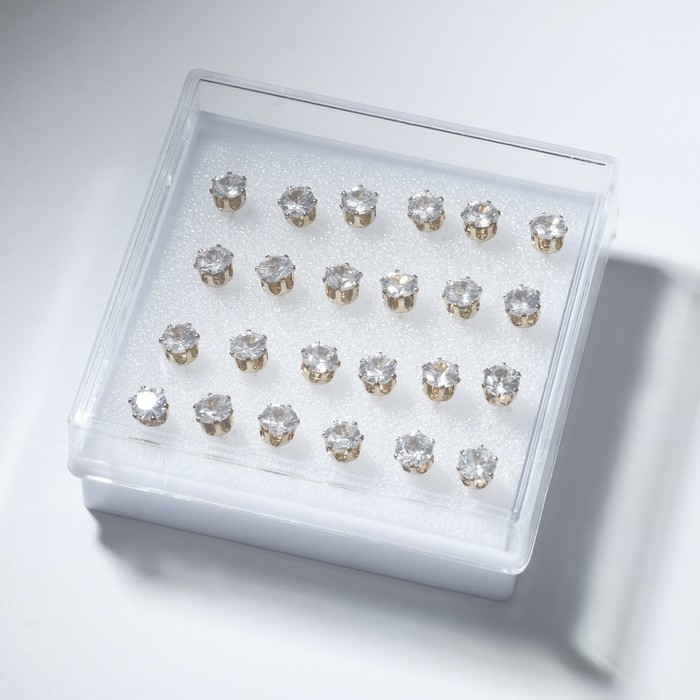 Пусеты в коробочке набор 12 пар «Гвоздики», цвет белый в золоте Пусеты в коробочке набор 12 пар «Гвоздики», цвет белый в золоте