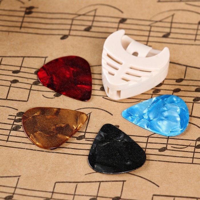 Набор медиаторов 4 шт, с футляром, толщина 0,96, микс Набор медиаторов 4 шт, с футляром, толщина 0,96, микс