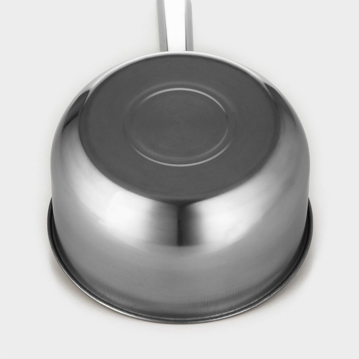 Ковш из нержавеющей стали с длинной ручкой, 2,1 л, d=18 см, металлическая ручка, цвет серебряный Ковш из нержавеющей стали с длинной ручкой, 2,1 л, d=18 см, металлическая ручка, цвет серебряный