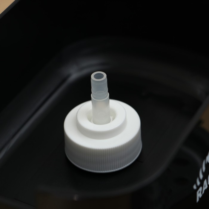 Дозатор для моющего средства с подставкой для губки Raccoon, 550 мл, губка в комплекте, цвет чёрный Дозатор для моющего средства с подставкой для губки Raccoon, 550 мл, губка в комплекте, цвет чёрный