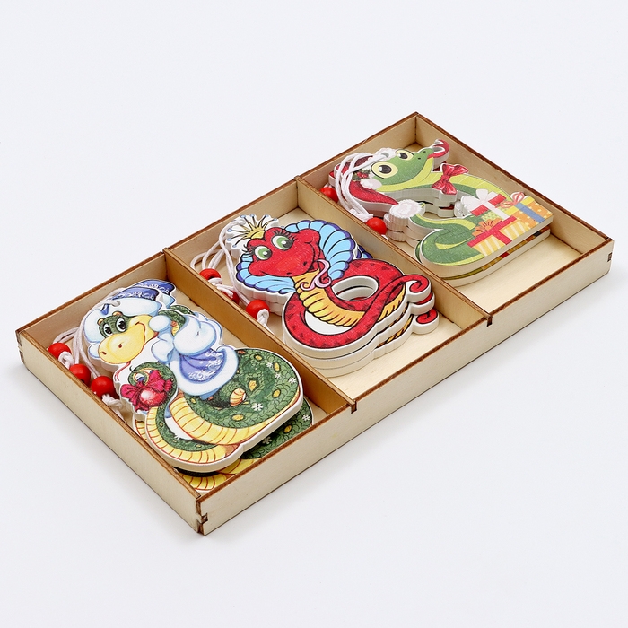 Набор подвесок в деревянной подарочной упаковке, 9 шт. Набор подвесок в деревянной подарочной упаковке, 9 шт.