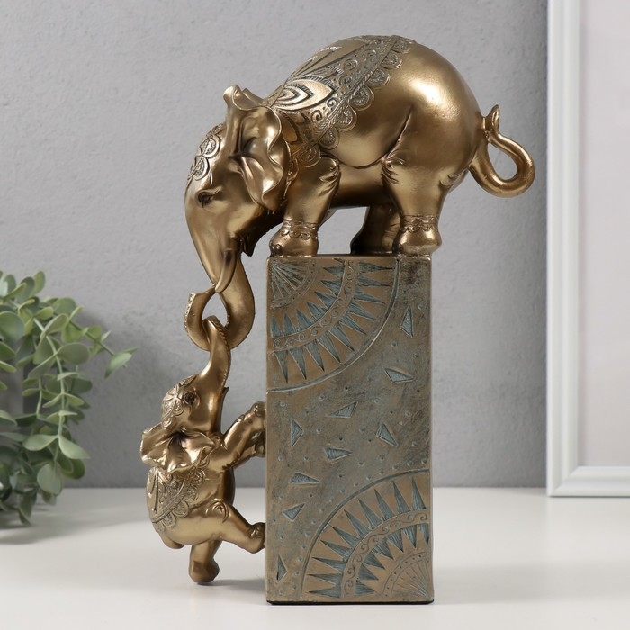 Сувенир полистоун Сувенир полистоун "Слон с малышом на колонне с узорами" бронза с патиной 20х9х28 см
