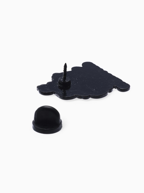 Значок «Капибара» капучино, оранжево-синий в чёрном металле Значок «Капибара» капучино, оранжево-синий в чёрном металле