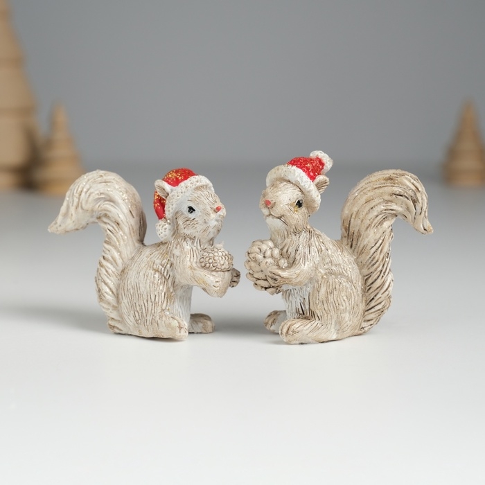 Сувенир полистоун  Сувенир полистоун "Белочка в красной шапочке" МИКС 5х7,7х4,5 см