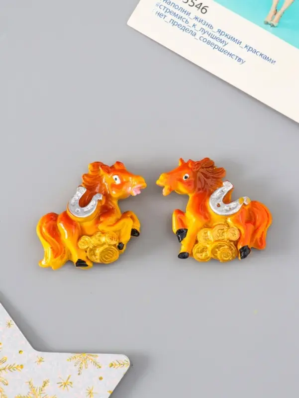 Магнит полистоун "Коняшка с монетами и подковой" МИКС 3,5х4 см