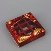 Коробка подарочная для 9 конфет &laquo;Красные и золотые шары&raquo; 14.5&times;14.5&times;3.5 см
