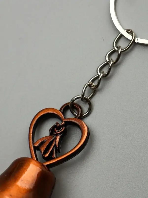 Брелок металл "Колокольчик - влюблённые в сердце" МИКС 4,9х2,8х2,8 см