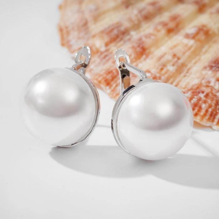 Серьги с жемчугом «Грейс» классика в огранке, цвет белый в серебре Серьги с жемчугом «Грейс» классика в огранке, цвет белый в серебре