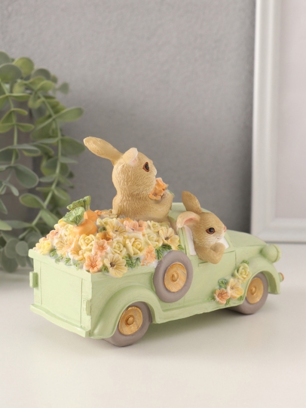 Сувенир полистоун  Сувенир полистоун "Зайчики в грузовике с цветами и морковью в кузове" 16х7,5х11,5 см