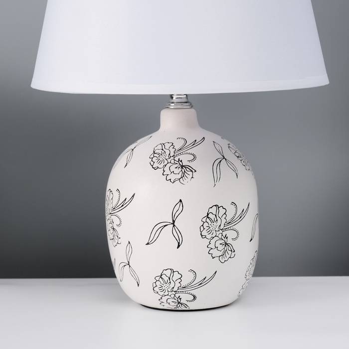 Настольная лампа с абажуром RISALUX «Фиори», Е14, 40 Вт, белый/чёрный, 22.5×22.5×34.5 см Настольная лампа с абажуром RISALUX «Фиори», Е14, 40 Вт, белый/чёрный, 22.5×22.5×34.5 см