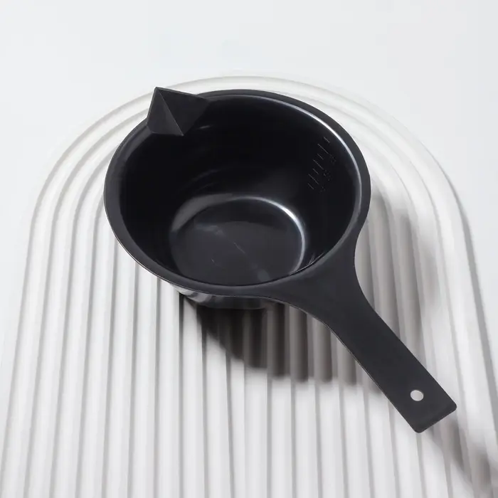 Чаша для окрашивания, с удлинённой ручкой, 300 мл, d=12×5.5(±1) см, чёрная