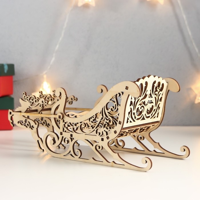 Сувенир  Сувенир "Сани" 18х10х11 см Олень 9,5 х 8 см (набор 12 деталей)