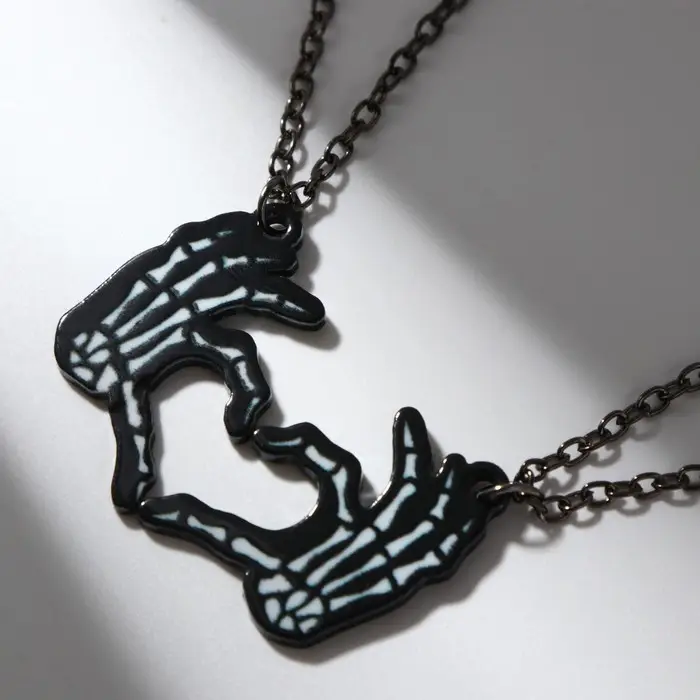 Подвеска на цепочке на Хэллоуин «Греши» Подвеска на цепочке на Хэллоуин «Греши»