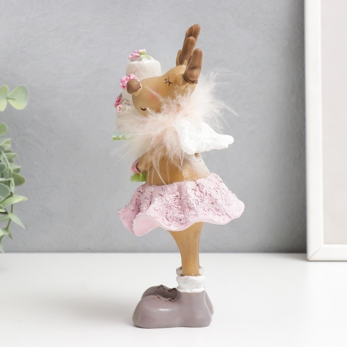 Сувенир полистоун Сувенир полистоун "Олениха в розовой юбочке с тортиком" 9,5х10х19,5 см