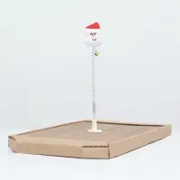 Игрушка-дразнилка для кошек &laquo;Дед мороз&raquo;, с креплением на когтеточку