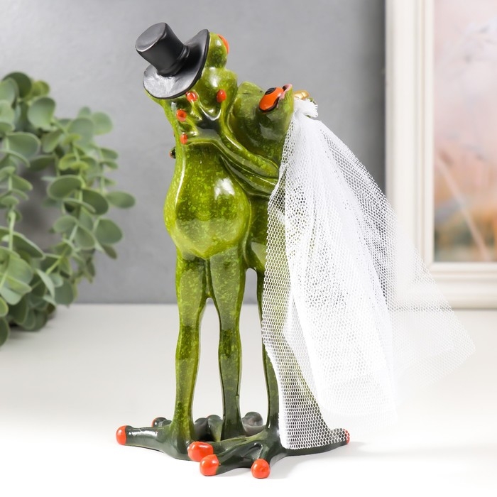 Сувенир полистоун лак Сувенир полистоун лак "Лягушачья свадьба" 17х9,6х8 см