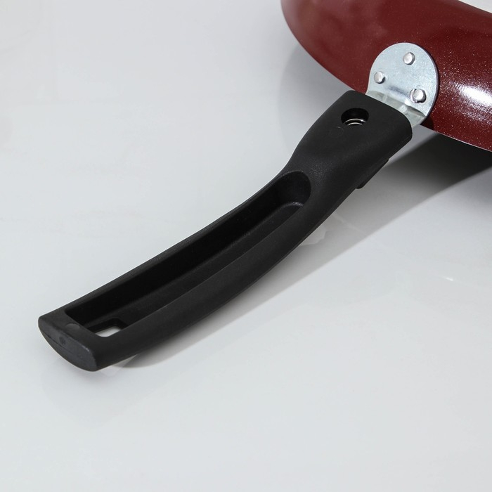 Сковорода «Альфа», d=28 см, съёмная ручка, стеклянная крышка, антипригарное покрытие, цвет бордовый Сковорода «Альфа», d=28 см, съёмная ручка, стеклянная крышка, антипригарное покрытие, цвет бордовый