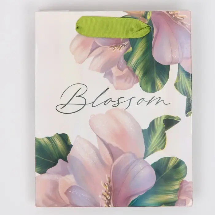 Пакет подарочный ламинированный, упаковка, &laquo;Цветение&raquo;, радужная голография, S 12 х 15 х 5.5 см