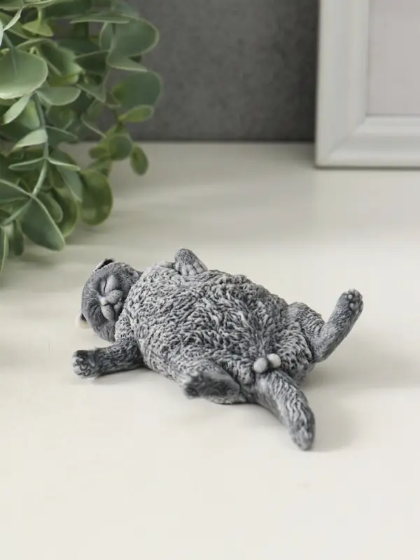 Сувенир "Кот лежит на спине" 3 см