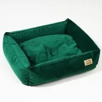 Лежанка для кошек и собак велюровая Pet Lab, 45 х 40 х 15 см, изумрудная