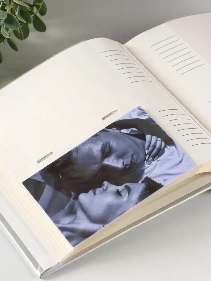 Фотоальбом Делюкс 200ф 10X15см, бум.карм.с мемо, книжн. пер-т., серебро