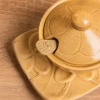Соусник с крышкой на подставке «Классика», 11×8×7 см, керамика, бежевый
