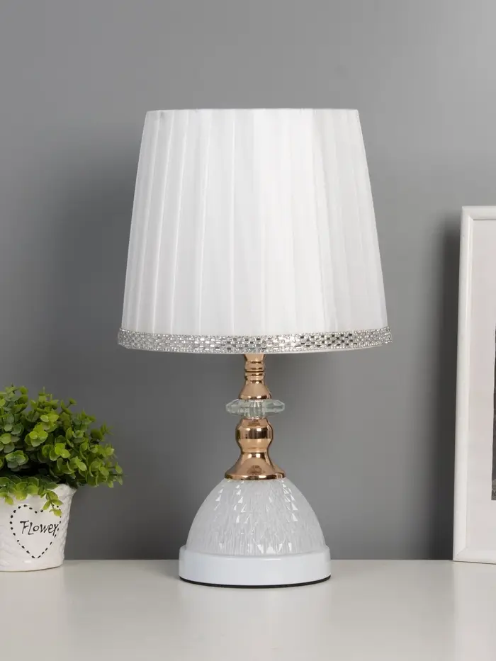 Лампа настольная &laquo;Ким&raquo; 1&times;40 Вт Е27 1&times;5 Вт LED белый/золото 23&times;23&times;40 см