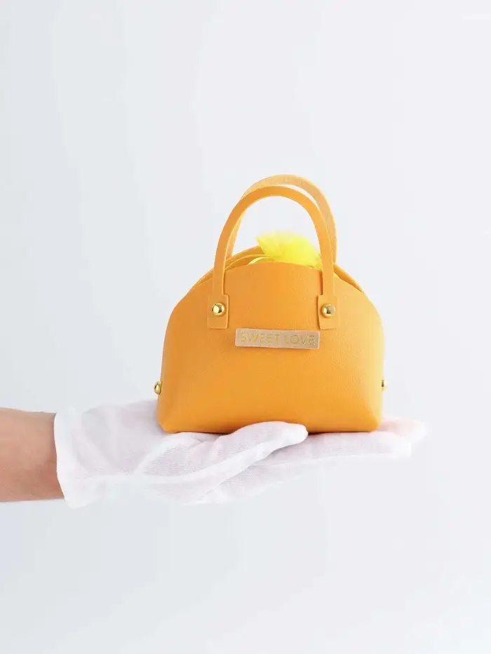 Кожанная подарочная сумочка 14 х 6,5 х 12,8 см желтая