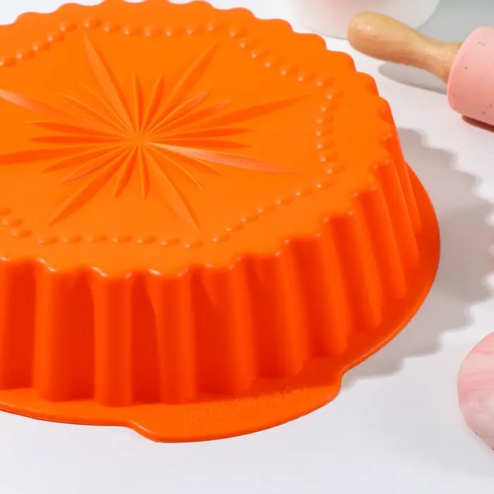 Форма для выпечки Доляна «Рифлёный круг. Звезда», силикон, 29×28 см, с ручками, цвет МИКС Форма для выпечки Доляна «Рифлёный круг. Звезда», силикон, 29×28 см, с ручками, цвет МИКС