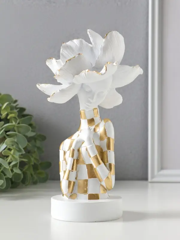 Бюст полистоун "Девушка с белым цветком, в клетчатом наряде" бело-золотой 11х11х20 см