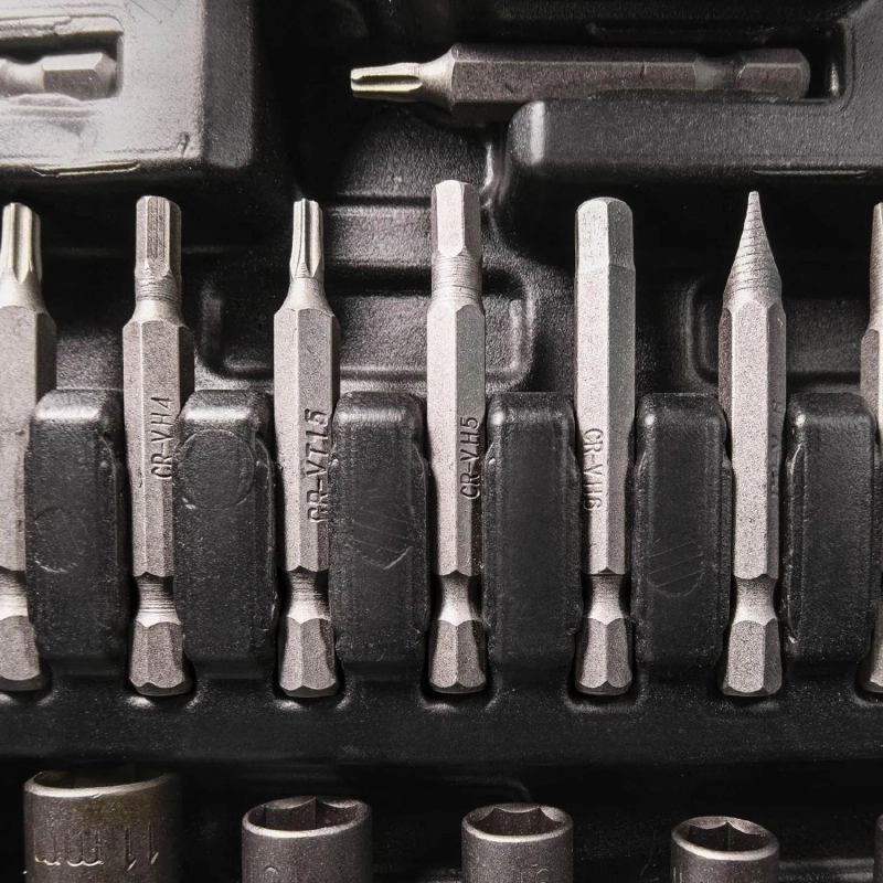 Набор инструмента ручного Bort BTK-138 (93418552)