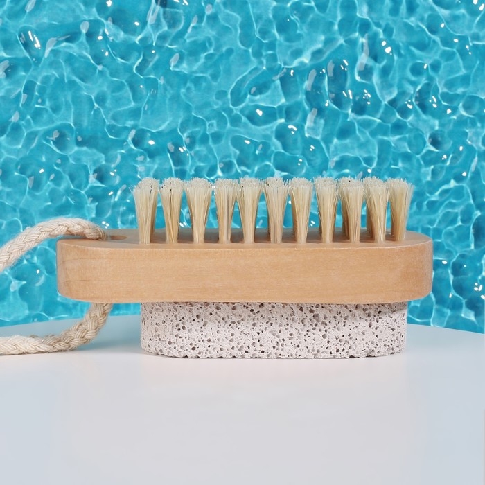 Пемза для педикюра с щёткой, с подвесом, натуральная щетина, 9,5 × 4 см, в коробке, цвет бежевый Пемза для педикюра с щёткой, с подвесом, натуральная щетина, 9,5 × 4 см, в коробке, цвет бежевый