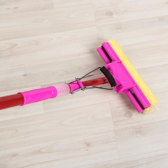 Швабра для мытья пола с двойным роликовым отжимом Доляна, насадка ПВА 28×6 см, телескопическая ручка 96-119 см, цвет МИКС Швабра для мытья пола с двойным роликовым отжимом Доляна, насадка ПВА 28×6 см, телескопическая ручка 96-119 см, цвет МИКС