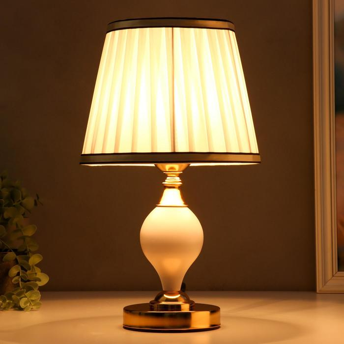 Лампа настольная  Лампа настольная "Галатея" 1х40Вт Е27 220В белый-золото 20х20х38,5 см.