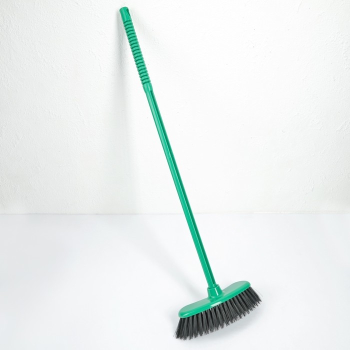 Щётка для пола «Комфорт» с черенком, жёсткая, цвет МИКС Щётка для пола «Комфорт» с черенком, жёсткая, цвет МИКС