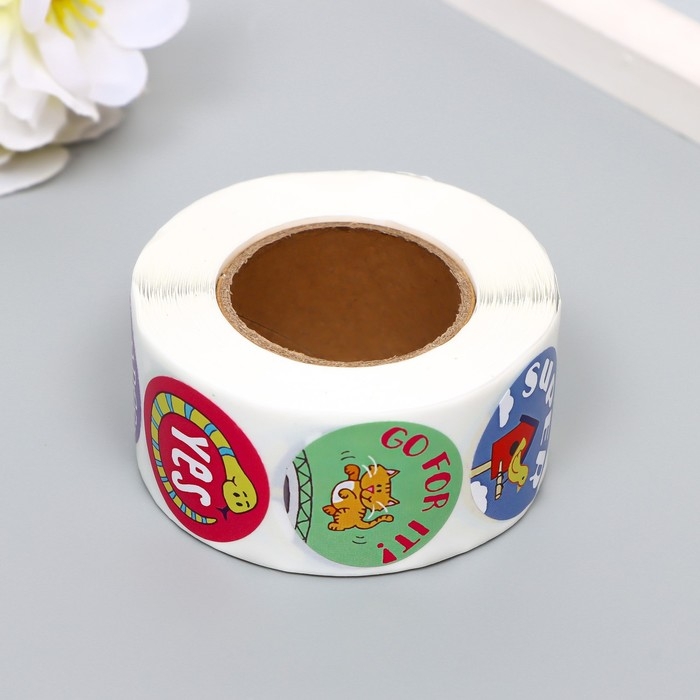 Наклейка бумага Наклейка бумага "Мотивирующие зверята" d=2,5 см 500 шт в рулоне 3х6х6 см