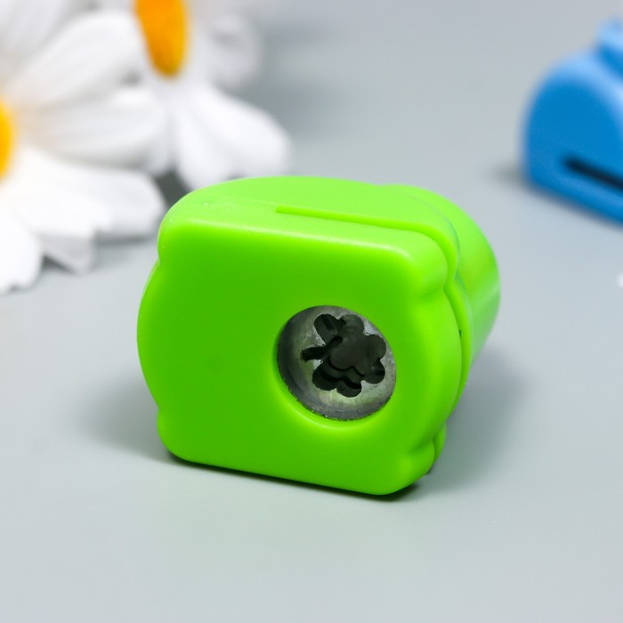 Набор фигурных дыроколов в сундуке d=1 см, 58 шт МИКС Набор фигурных дыроколов в сундуке d=1 см, 58 шт МИКС