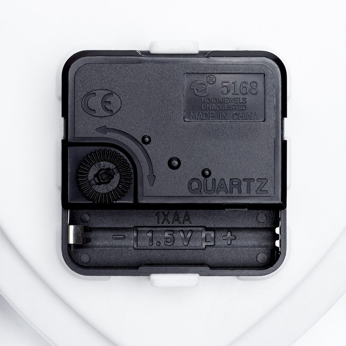 Часы - фоторамка настольные Часы - фоторамка настольные "Love" 33 х 25 см, плавный ход, фото d-13.5 см, часы d-13 см