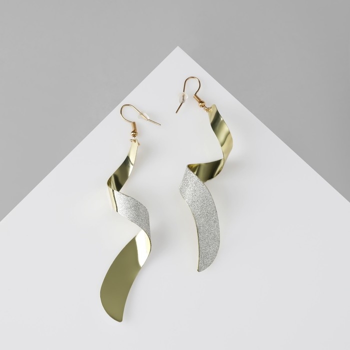 Серьги со стразами «Волна» спираль, цвет белый в золоте