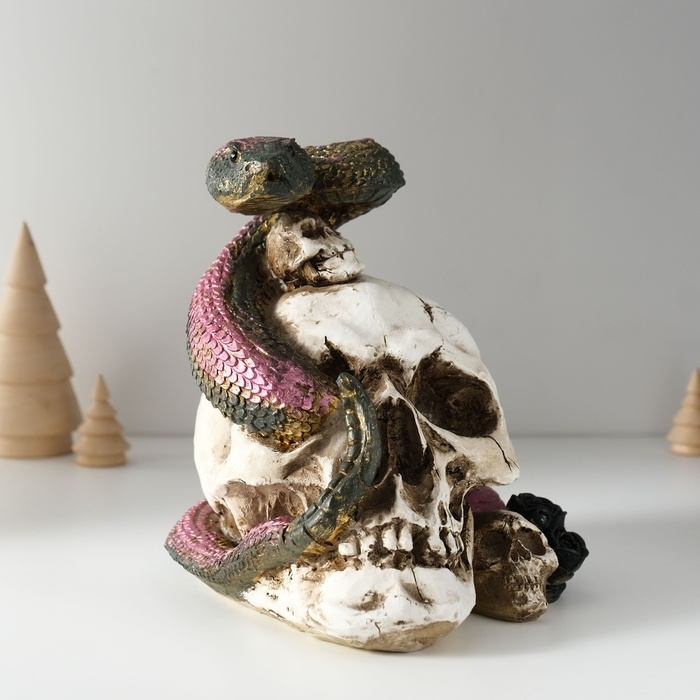 Сувенир полистоун свет Сувенир полистоун свет "Череп со змеёй" 19,5х14,5х17,5 см