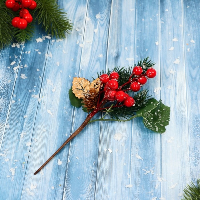 Декор  Декор "Зимние грезы" ягоды шишка хвоя листья, 22 см