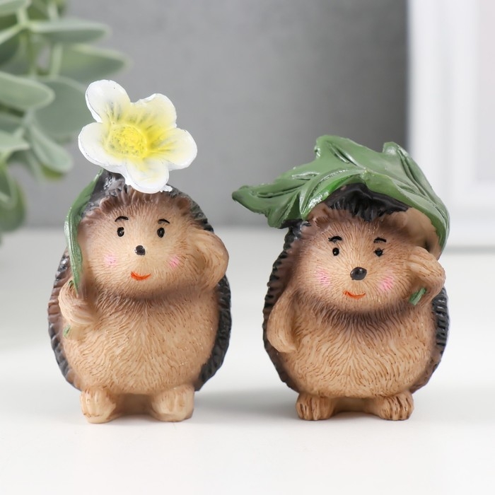 Сувенир полистоун  Сувенир полистоун "Ёжик с цветком/листиком" МИКС 3,8х4,3х7,5 см