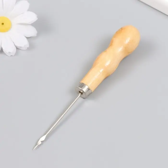 Шило с боковым отверстием дерево, металл, длина иглы 6 см толщина 0,2 см 2х2х13 см Шило с боковым отверстием дерево, металл, длина иглы 6 см толщина 0,2 см 2х2х13 см