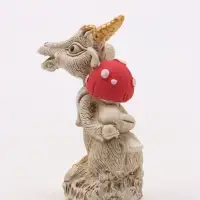 Фигурка декоративная &laquo;Козел с мухомором&raquo;, 6&times;4&times;3 см, слоновая кость