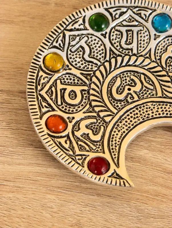 Подставка под благовония «Полумесяц с цветными кристаллами», 12×11 см, алюминий Подставка под благовония «Полумесяц с цветными кристаллами», 12×11 см, алюминий