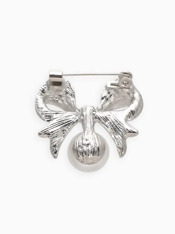 Брошь &laquo;Жемчужинка&raquo;, классический бантик, белая в серебре