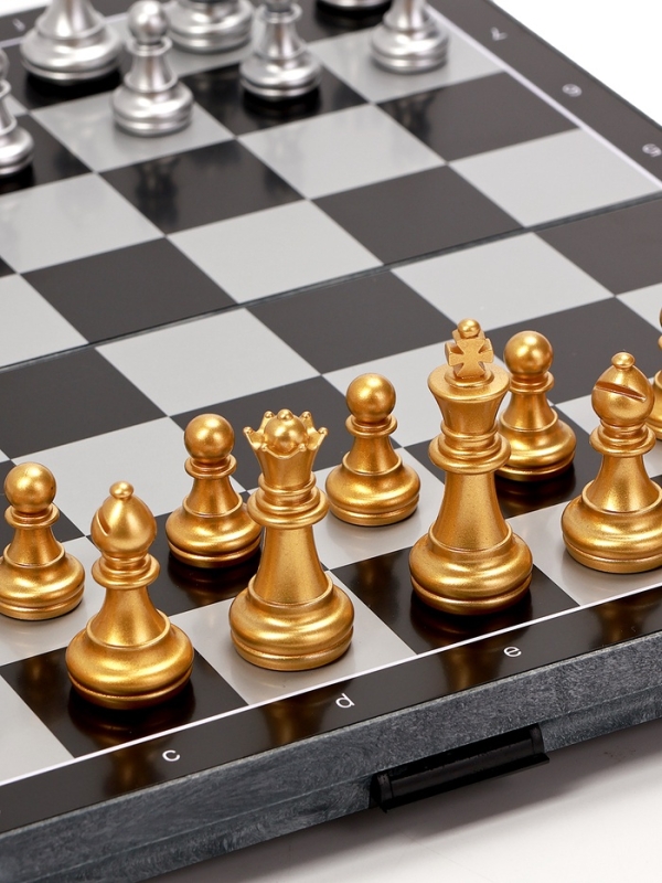 Шахматы магнитные 28 х 28 см, король h-4.9 см, пешка h-2.4 см Шахматы магнитные 28 х 28 см, король h-4.9 см, пешка h-2.4 см