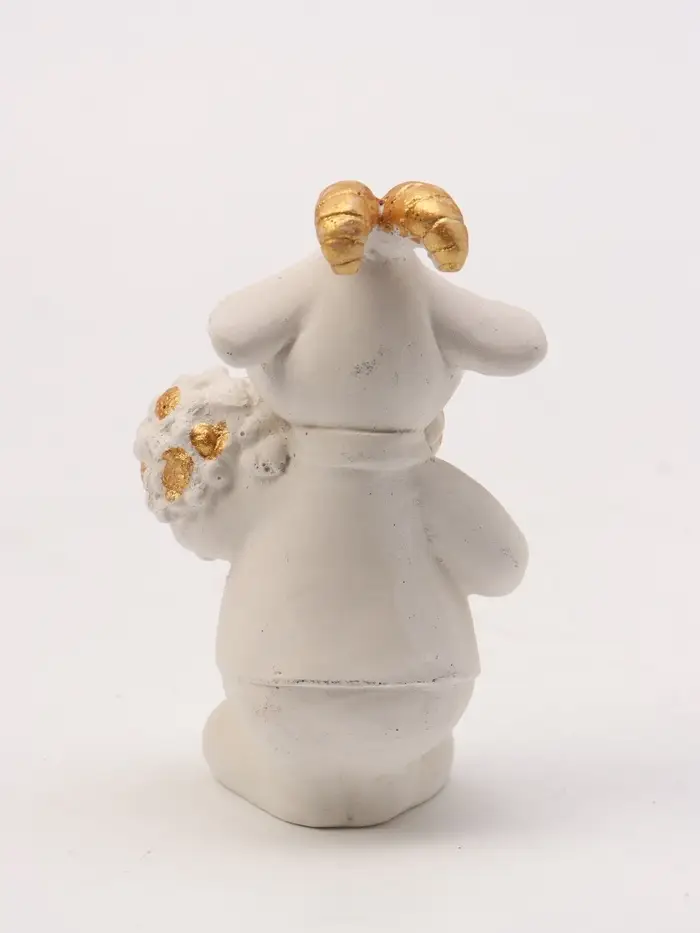 Фигурка декоративная &laquo;Баран с букетом&raquo;, 9&times;5&times;4 см, белая